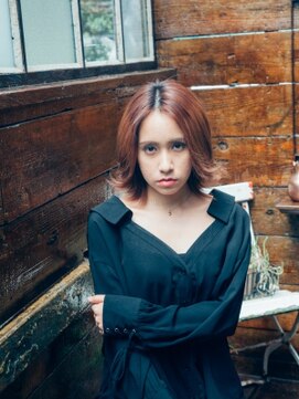 エマージュ 新宿(Emerge) 伸ばしかけ外ハネストレート