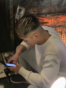 アスイン(asuin) 黒髪金メッシュ★