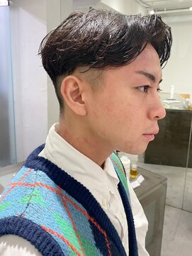 ロイ 南青山 表参道(ROI) メンズニュアンスパーマセンターパート黒髪スパイラルパーマ