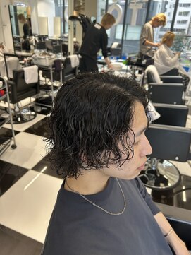 オーシャントーキョー(OCEAN TOKYO) 波巻きミディアム(刈り上げツーブロック黒髪パーマ)