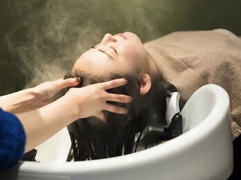 ハリー 板宿店(HALLY)の写真/お客様のご要望をお伺いし、一人一人の髪質に適したアイテムを組み合わせて使用♪自信を持てる髪へと導く★