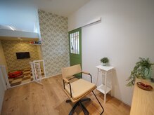 パプス ド コワフュール 中山観音店(Pap's de coiffeur)の雰囲気(お子様と一緒も大歓迎。キッズスペース付き個室も完備されている)