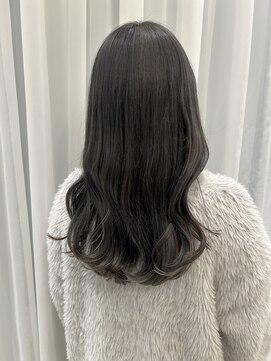 冬っぽいグレージュ。