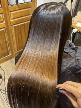 鏡みたいな艶髪ストレート