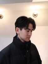 シーンバイラッド ヘルム(SCENE by RAD helm)&nbsp;襟足をタイトに残して首がスッキリ見えるようなフェザーパーマ