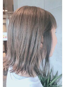 クローバー(CLOVER) 外ハネボブ×シルバーグレーインナーカラー♪