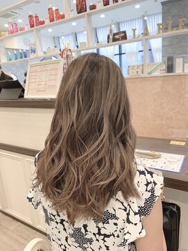 ラ ブレス 大阪梅田(LaBless) ミルクティーベージュ（梅田）