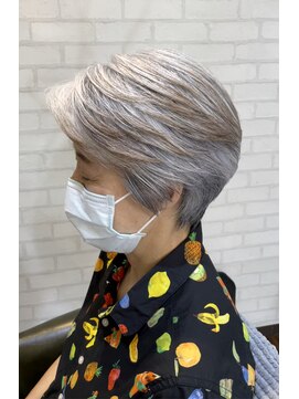 アンドベイ(&.Bay) 【&.BAY】上品グレーヘアショートスタイル