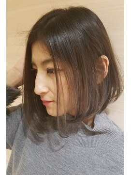 プロペラスタイル ヘアーメイク 前下り　大人ボブ