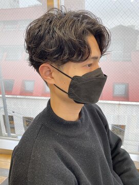 アリスバイアフロート 自由が丘(ALICe by AFLOAT) 前下がりセンターパート　ニュアンスパーマ　刈り上げツーブロ