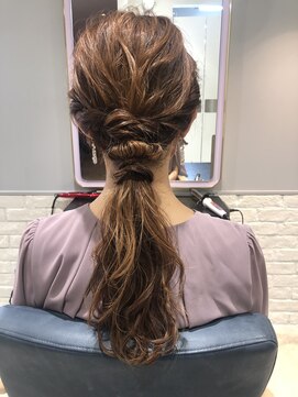 ネオリーブエクラ 上野御徒町店(Neolive eclat) ローポニーアレンジ