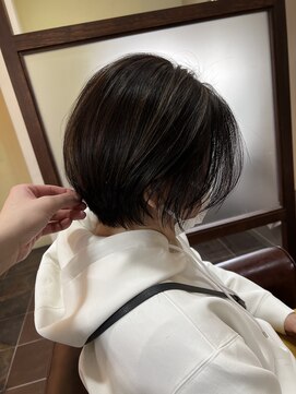 ハピネス クローバー 学園前店(Happiness CLOVER) 丸みショート/前髪/顔周りカット/濱崎優/透明感カラー