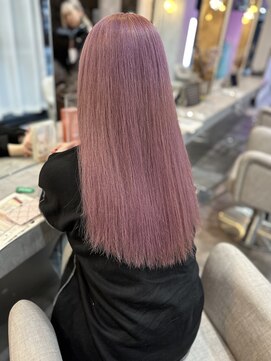 ラビス 浦和(Lovis) グレーベージュ/レイヤーロング/アッシュカラー/前髪パーマ/浦和