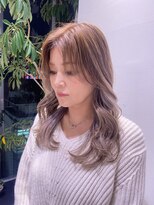 ステア ケース(stair case)&nbsp;韓国ミディアムレイヤーセンターパート髪質改善トリートメント