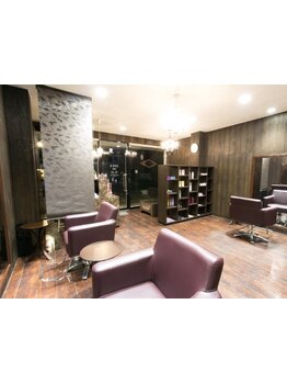 一人のスタイリストが最初から最後までマンツーマン対応！周りを気にせずゆったりとお過ごしいただけます☆