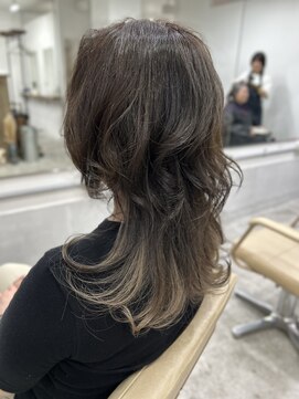 プラグ(Plug) ロングウルフ似合わせカットインナーカラーブラウンベージュ