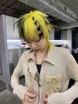 オーン(OOn)&nbsp;ネオンイエローとブラックのデザインショートウルフ