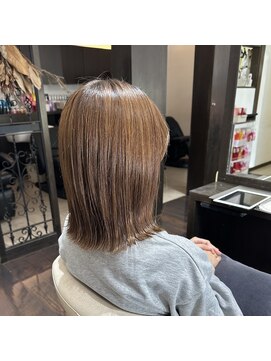 リジェール 高辻店 外はねミディアム/切りっぱなし/ツヤトリートメント