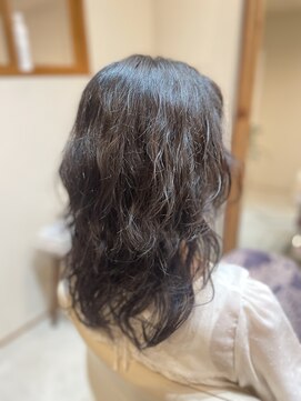 アカリ(acari) ロングパーマ