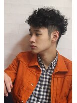 ブークル(boucle)&nbsp;クセ毛をいかした外国人風ツーブロックヘアスタイル