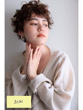 ラレイ(Lalei) 【表参道/青山】ベージュカラー×エッジショート【ささき】