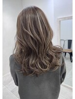 ジゼル(gisele)&nbsp;(稲毛)白髪ぼかしハイライト