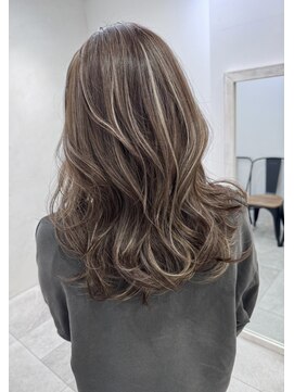 ジゼル(gisele) (稲毛)白髪ぼかしハイライト