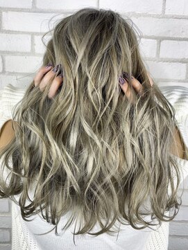 ディーバ 渋谷(D.I.E.V.A) 10代20代30代透明感ロングレイヤー艶髪シルバーブロンドベージュ