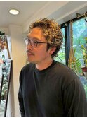 スペインカールスパイキーショートフェザーパーマツーブロック