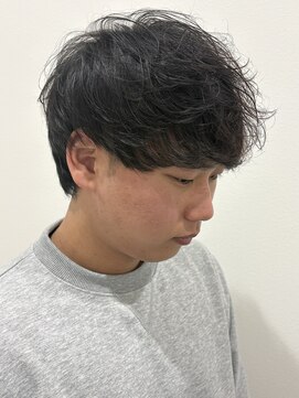 ヒュイル バイ ニアウ(Hwyl by Niau) MEN’S HAIRシャドウパーマスパイラルパーマニュアンスパーマ