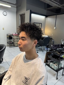 アイズ 海老名(AIZU) スパイキーショート ピンパーマ 海老名パーマ メンズ 眉毛