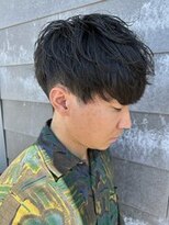 ヒュイル バイ ニアウ(Hwyl by Niau) メンズマッシュショートスパイラルパーマニュアンスパーマ眉毛