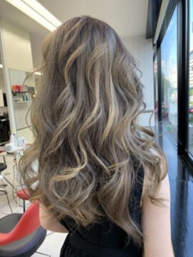 バックステージサカエ(BACK STAGE SAKAE) ハイライトグレージュ！　By田中