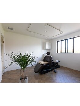 安心の個室空間でいやしのヘッドスパ体験。頭皮ケアで育毛を促します◎疲労回復・リフトアップ効果も♪