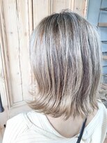 ベニヤボンドストリート(Beniya BOND STREET) ホワイトブリーチ×シースルー前髪×鎖骨ミディアム