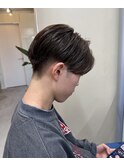 メンズショート刈り上げセンターパートミルクティベージュ