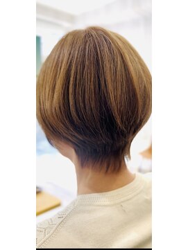 イロドリ(彩 irodori) ショートボブ☆20代30代40代グレージュ