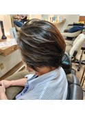 弱酸性カラーで作る立体感ショート
