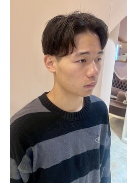 レジナヴィータ 栄(Reginavita) 毛流れセンターパート