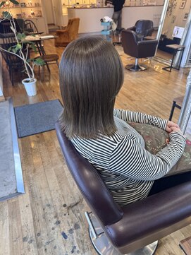 ウニュ(unu.) ブリーチなしオリーブベージュ。結べるボブ.髪質改善