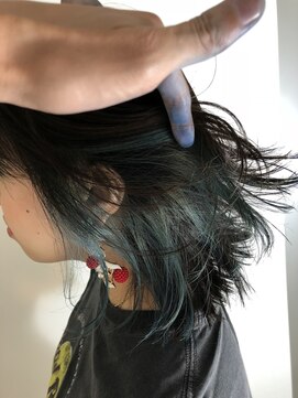 ビヨンドイー(beyond E) イヤリングエメラルドカラー