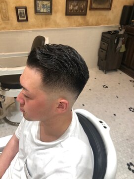 ルドローブラントオオサカ(LUDLOW BLUNT Osaka) 【LUDLOW BLUNT】スキンフェードカット 七三分け サイドパート