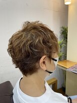 キャラシャローネ お台場(CharaChalone)&nbsp;ハイライト×クセを活かした無造作ヘアー