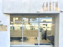 アース 春日部店(HAIR&MAKE EARTH)の雰囲気（春日部駅西口ロータリーにあるセブンイレブンの隣1階にあります）