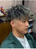ホワイトメッシュ　ツイストパーマ　マッシュ