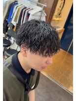 ヒビヲ(HIBIO)&nbsp;波巻きスパイラルツイストパーマ刈り上げ無造作メンズマッシュ