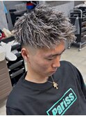 ホワイトメッシュハイライトツイスパツイストフェード刈り上げ