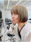 ショートボブ/顔まわりカット/シルバーベージュ