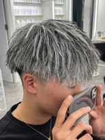 ルースト 京都駅前店(ROOST)&nbsp;ホワイトメッシュツイストパーマ/MEN’S HAIR/刈り上げマッシュ