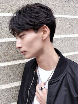 エイド 本店(aid) 毛流れセンターパート刈り上げツーブロックフェザーショート